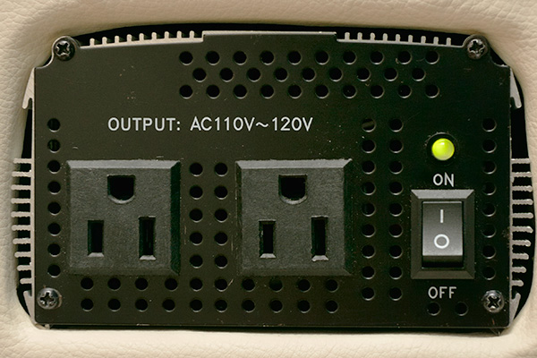 インバーターコンセント写真